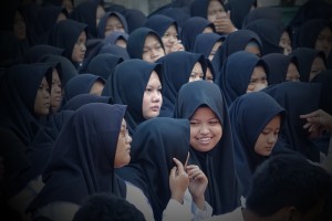 Berkumpul dan tersenyum